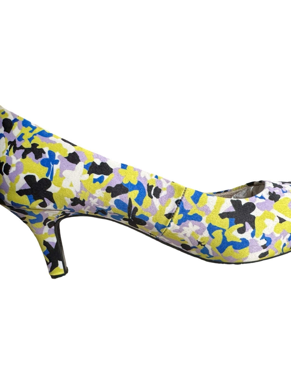 LifeStride Parigi pumps with colorful yellow blue black purple floral print. - Picture 3 of 11